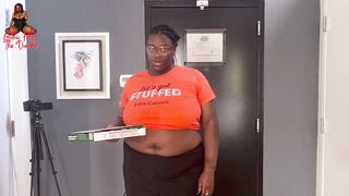 Ebony BBW Delivers Pizza And Gets A Tip