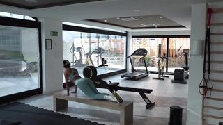 Fit Teen Bubble But Fucks her Personal Trainer after the Gym