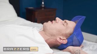 BRAZZERS - Louise Lee Rewards The Housepainters She Hired With A Chance To Paint Her Face With Cum