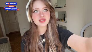 Big ass Tinder teen Egirl had her 1st NP and masturbates for you. FaceTime call