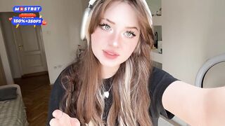 Big ass Tinder teen Egirl had her 1st NP and masturbates for you. FaceTime call