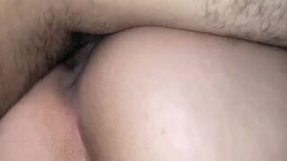 Anastasia R Stone, es sorprendida viendo novela y la follan de cucharita.