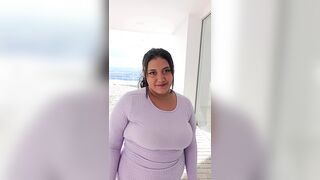 Real estate agent sells her pussy