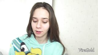 Сводная Сестренка Надрачивает Хуй Брату пока Родителей нет Дома