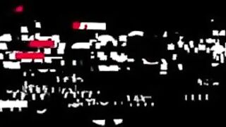 Taettoowierte lesbische Schlampe wird geil gefickt