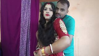 Bhabhi's tight saree and naughty brother-in-law's glance!