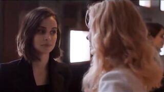 Heida Reed - lesbian scene in Stella Blomkvist s01e04