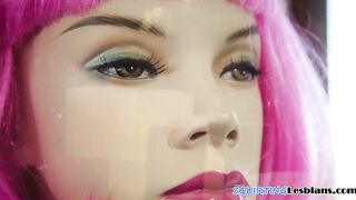 Gushing babe orgasms during sapphic oral 