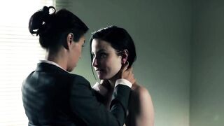 Security agent catches hardly a girl