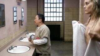 Taylor Schilling, Laura Prepon - Orange Is the New Black 