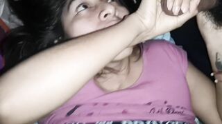 Me encanta masturbar a mi novio y acariciar sus testículos para que me llene la boca de semen