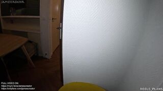 Une Locataire Au Gros Cul Trompe Son Mec, Baisée En Anal Par l'Ami De Son Propriétaire d'Airbnb !!!