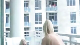 Hotel balcony lesbenshow Holliday 