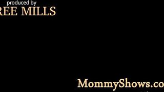 Petite stepdaughter tribbing her stepmom 