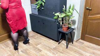 Milf in evening dress gets cum on sexy ass