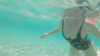 Risky Busy Public Beach Underwater Handjob Cumshot - Curvy Ginger Redhead