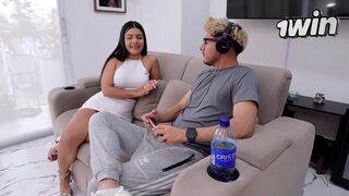 ME CONTRATARON PARA HACER EL ASEO PERO TERMINÉ GIMIENDO CON EL DUEÑO ADENTRO DE MI - CAMILA HENAO