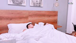 Hermanastra se mete a mi cama asustada por ruidos extraños - Danner Mendez y Salome Gil