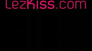 Teens eating pussy and reaching climax HD