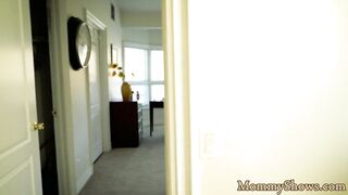 Pussylicking teen pleasures her stepmommy 