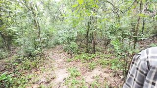 A Thai girl was walking around the forest bragging about picking mu and suddenly had to pee. Thai audio 4K