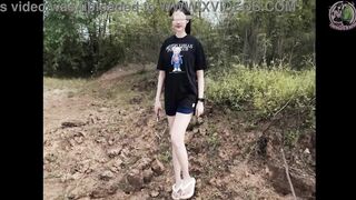 Thai young woman Amateur Outdoor Fuck – POV Creampie In Nature Thai audio