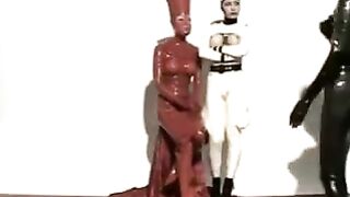 Submissive lesbian slut anal inflatation in latex black body