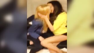  Amazing group of girls kissing each other tenderly