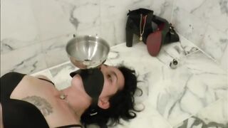 Amazing Lesbian piss swallowing session