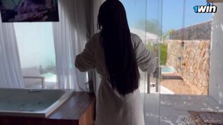 Brasileira gostosa Fazendo Squirt dentro da banheira de hidromassagem