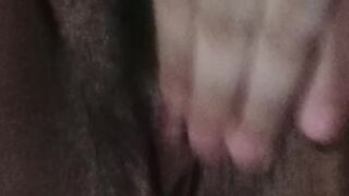 SIRIRICA ESCONDIDO, MINHA BUCETA VIRGEM ESTA MOLHADA