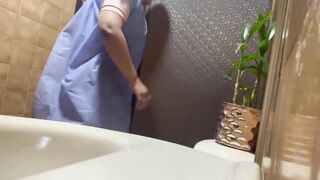 Camera records gorgeous squirts in the clinic bath