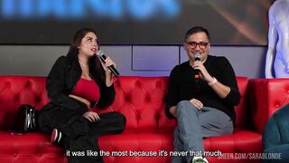 I screw a fan during a TV interview with my spouse and the audience in front of me - Sara Golden-haired