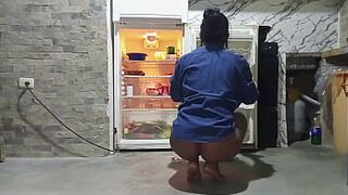 The cleaning lady films herself to tempt me - I met her on Sxhorny.com