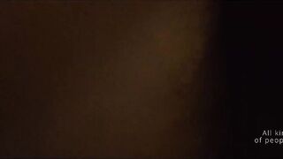 Cogiéndome al de la mudanza para pagarle