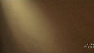 Cogiéndome al de la mudanza para pagarle