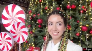 Public Cumwalk in Shopping Mall