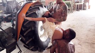 DUE CONTANDINI MI SPACCANO LA FIGA - Mi sono persa e mi hanno scopata! con Lucas Peracchi