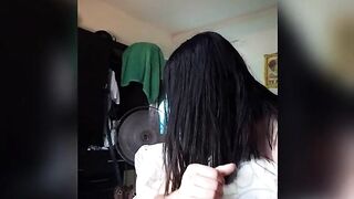 Dejé jugar con mi play al amigo de mi novio y el me dejo jugar con su verga????