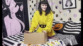 Chaturbate Unboxing & Try-On Haul