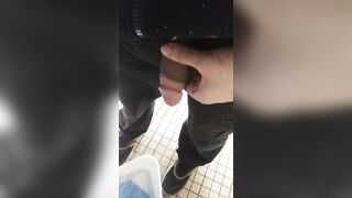 I'm peeing in public 1