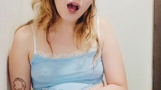 Playing with my fresh flower toy ????????