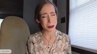 Intern Gets Devoured By Manager Ava Vore