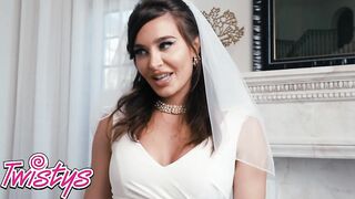 TWISTYS - See Runaway Bride Ella Reese And Katrina Colt Scissor On The Dining Room Table