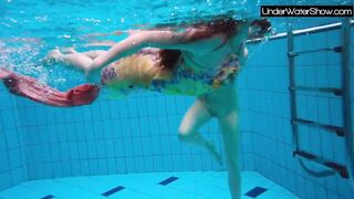 Bubarek and Birtakik enjoy eachother in the pool