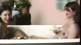 LESBIAN PREGGO BATH TIME