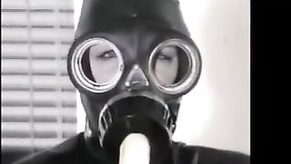 Piss-Exzesse im Gummi ( 10 )