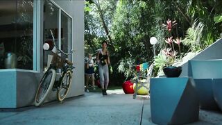 Girlfriends Kiss And Makeout