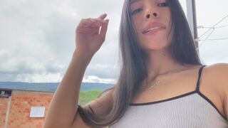 Dancing bare-Moving the booty and opening it for u - Large Booty twerking