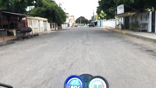 Gorgeous Saleswoman in Hawt Taut Lycra